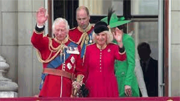 찰스 왕이 첫 번째 Trooping the Color 퍼레이드를 축하합니다