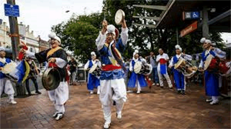 이스트우드 청사초롱 페스티벌, 붉은 호주 음력설 축제에 ‘파란 점’ 하나를 찍다.