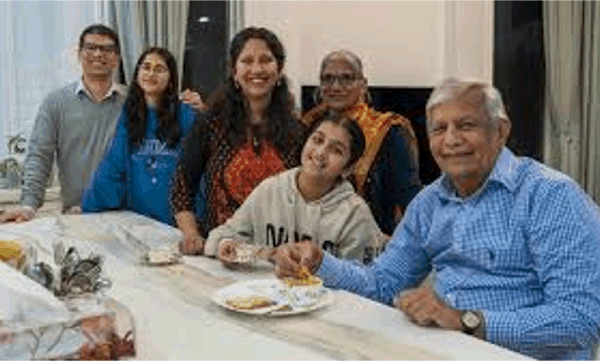 여러 세대가 한 지붕 아래 모여 주택난과 생활비 위기에 맞서다