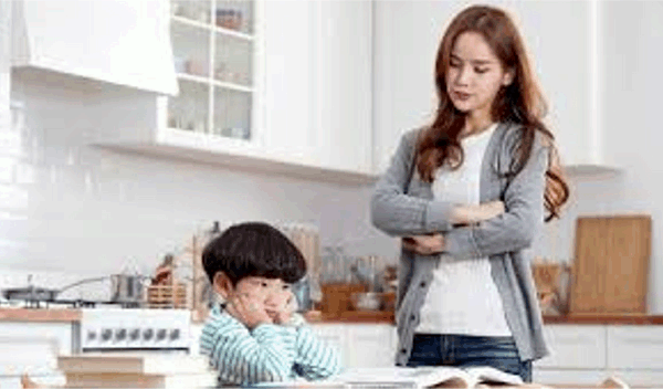 ‘버드네스팅’은 가족과 떨어져 있는 동안 집에서 번갈아 가며 양육하는 방식입니다. 효과가 있을까요?