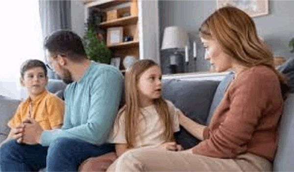 ‘버드네스팅’은 가족과 떨어져 있는 동안 집에서 번갈아 가며 양육하는 방식입니다. 효과가 있을까요?