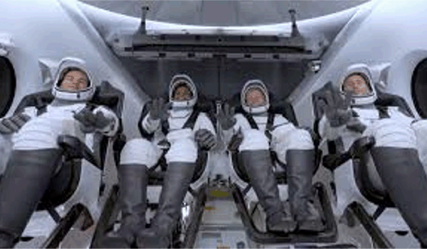 축소된 문화 축제, 문맹 위기, NASA의 새로운 우주인: 오늘의 이야기를 따라잡으세요