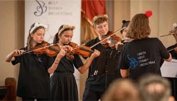 청소년 오케스트라가 음악가들에게 평생 지속되는 우정을 키우고 경력 경로를 열어주는 방법