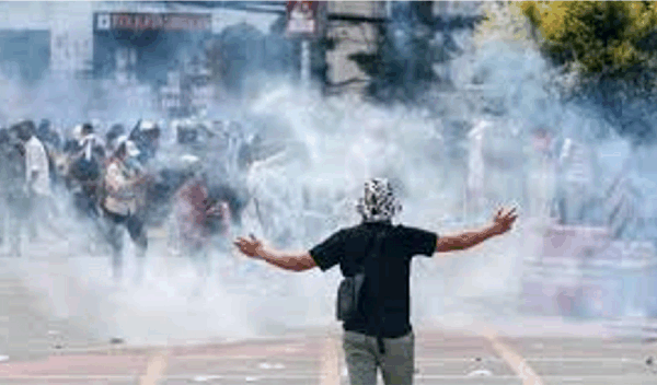 네팔의 폭력적인 Z세대 봉기