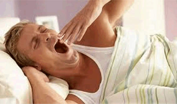 입을 크게 벌린 하품